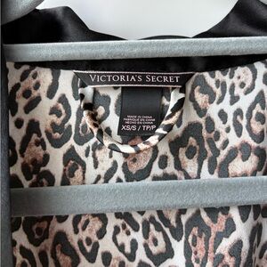 Victoria's Secret animal print Satin Kimono Robe Small